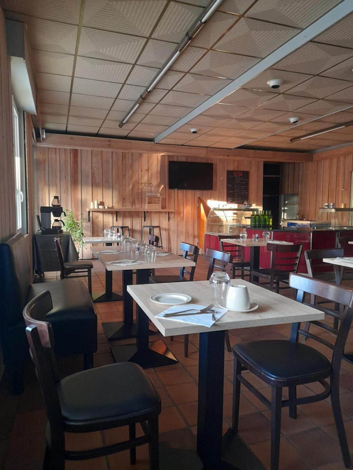 Hotel Platanes - Kb Hotel Group Etauliers المظهر الخارجي الصورة