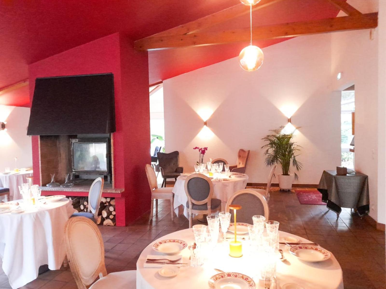 Hotel Platanes - Kb Hotel Group Etauliers المظهر الخارجي الصورة