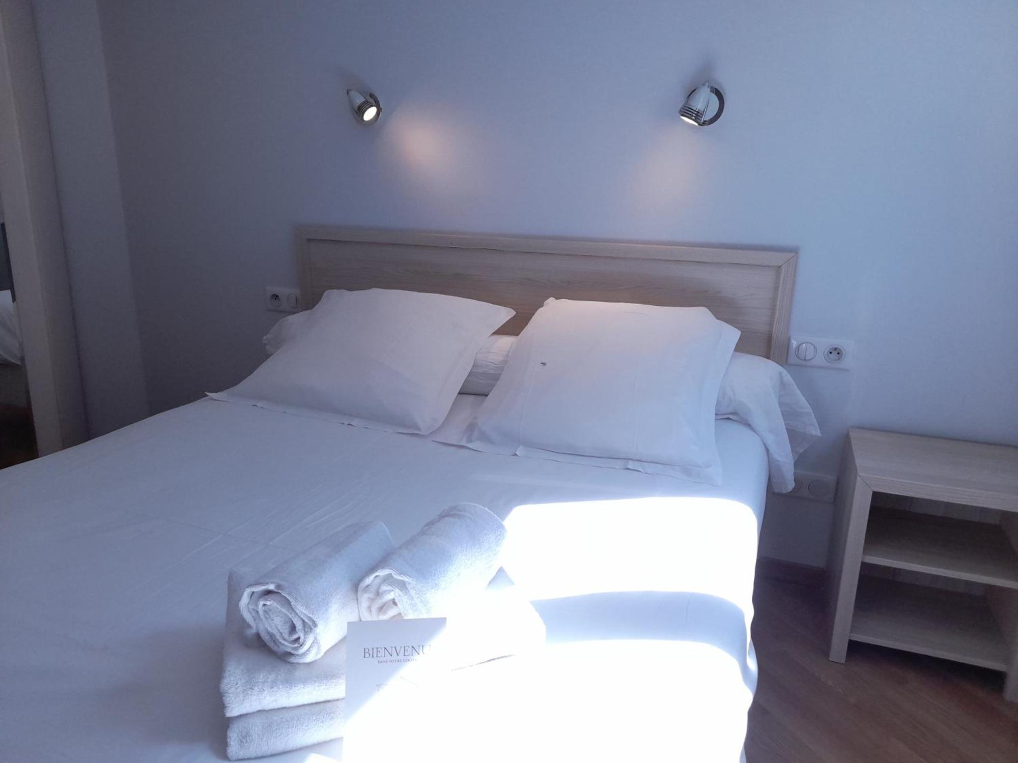 Hotel Platanes - Kb Hotel Group Etauliers المظهر الخارجي الصورة