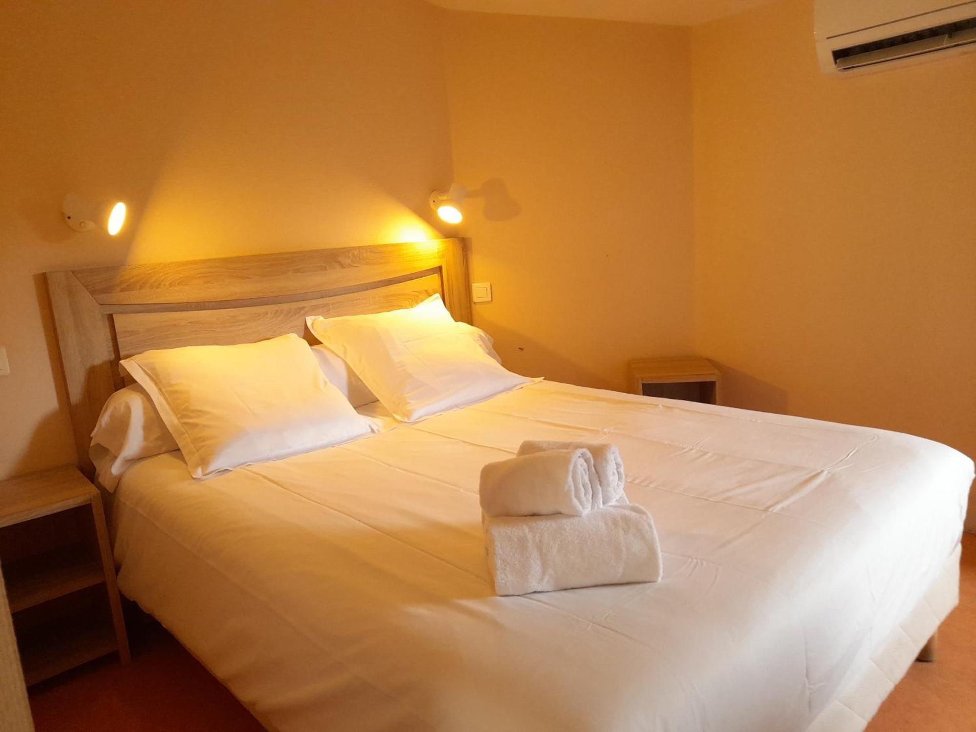Hotel Platanes - Kb Hotel Group Etauliers المظهر الخارجي الصورة