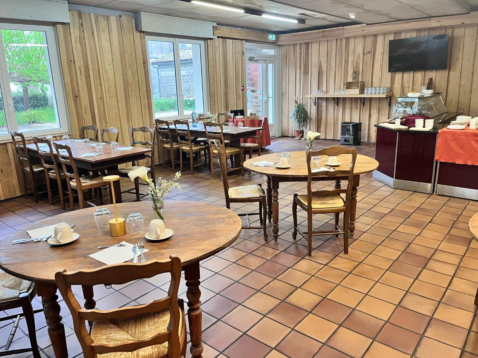 Hotel Platanes - Kb Hotel Group Etauliers المظهر الخارجي الصورة